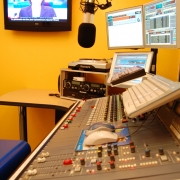 uvvet..-..-public-galeries-photos-studio-radio-rmb-2.jpg