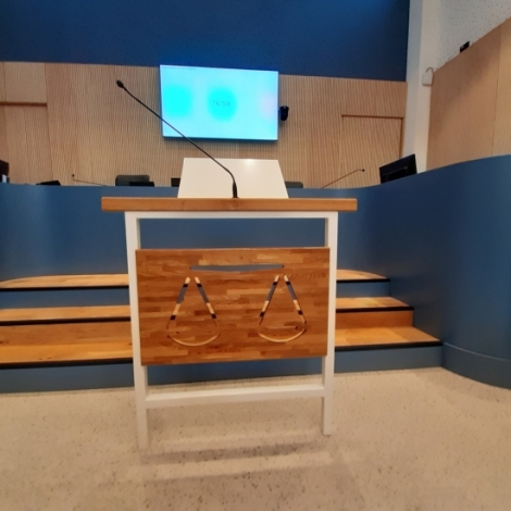 Poursuivi par la police  Montluon vendredi 23 fvrier, un automobiliste abandonne en plein Quai Favires sa voiture avec dedans son passager pris en covoiturage!