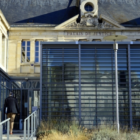 12 mois de prison ferme au tribunal  l'encontre d'un homme qui avait multipli les propos obscnes, outrages et menaces envers des femmes dont la cheffe de la police municipale de Montluon