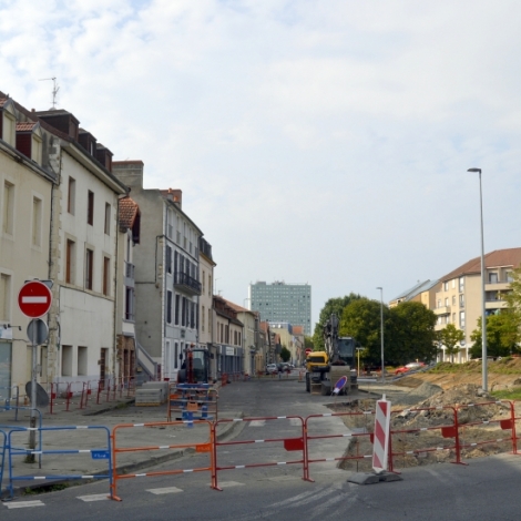Avec un peu de retard, les travaux d'amnagement d'une piste cyclable ont dbut cette semaine Quai Louis Blanc  Montluon
