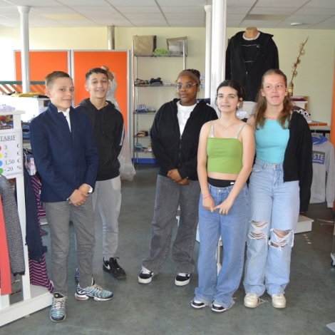 Des collgiens de Marie Curie  Dsertines ont lanc leur boutique solidaire
