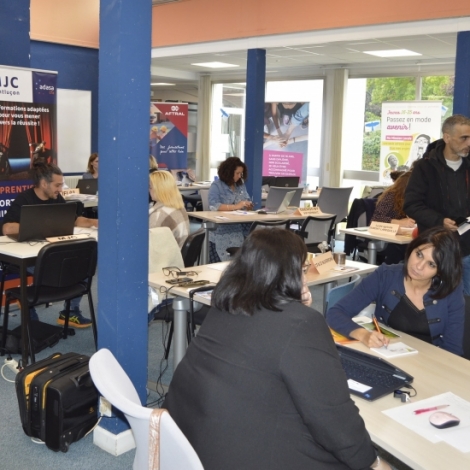 Des jeunes sans solutions en cette rentre ou qui veulent se rorienter ont pu tre renseigns hier au CIO de Montluon