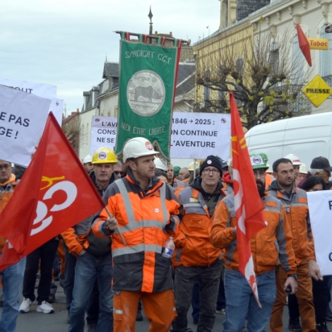 Du monde venu d'un peu partout, de l'Allier et plus loin, pour une 2me mobilisation russie hier  Commentry en soutien des salaris d'Erasteel