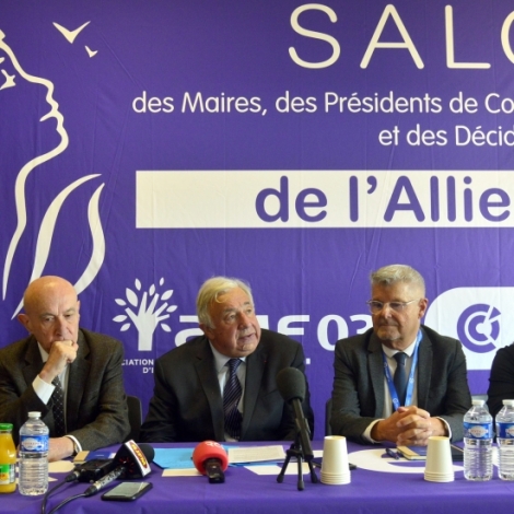 Invit d'honneur du salon des maires  Montluon vendredi, Grard Larcher s'est engag en faveur de la reprise de l'usine Amis