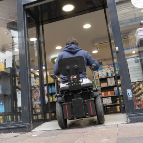 Issu d'un savoir faire local et innovant, le Gus, fauteuil lectrique nouvelle gnration rpond aux besoins de mobilit de nombreuses personnes