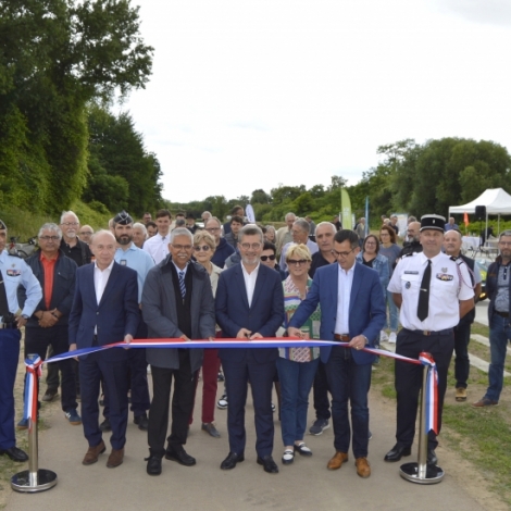 La voie verte reliant les berges du Cher au Canal de Berry a t inaugure vendredi
