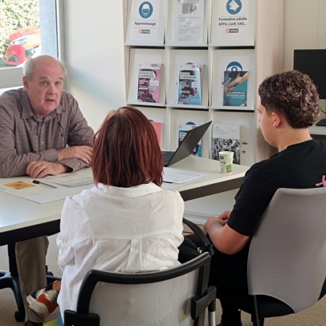 Le CIO de Montluon et ses partenaires ont propos des solutions  des jeunes dscolariss