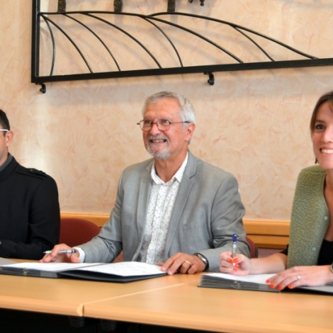 Le maire de Dsertines a sign mercredi 1er octobre le bail pour un nouveau cabinet mdical et toffe son offre de gnralistes