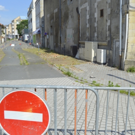 Le temps passe et les riverains s'agacent autour de la situation du cinma les Bourbons obligeant la fermeture de la rue de la Basule
