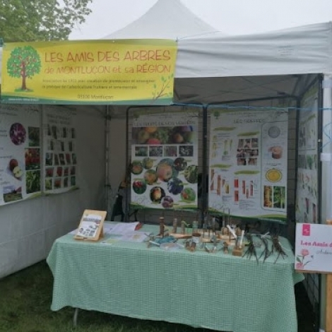 Les Amis des Arbres sont prsents tout ce mardi 7 octobre dans l'Alle centrale de la Foire de Montluon