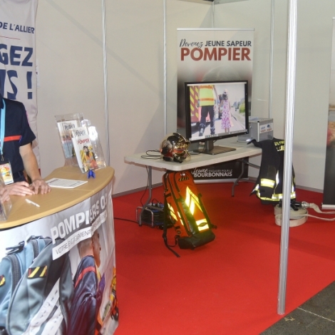 Les pompiers de l'Allier sont prsents sur la Foire de Montluon pour informer sur le recrutement notamment
