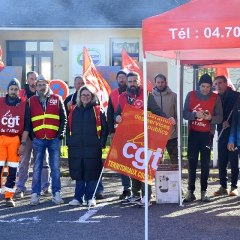 Mouvement de grve au SIVOM rive gauche  Huriel