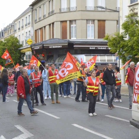 Retour sur la manifestation contre la rforme des retraites hier  Montluon, et sur la mobilisation galement des salaris de Total  Bayet