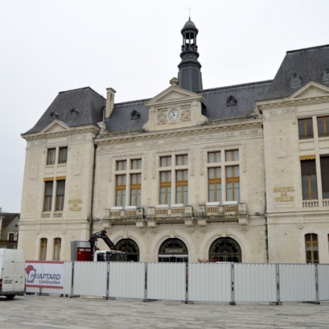 Vtust, cot des matriaux... cause de a le cot du chantier de l'htel de ville de Montluon a quasi doubl depuis le dbut